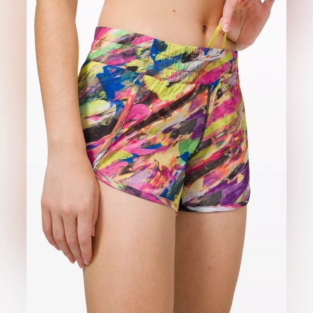 Lululemon Tracker Short V 4”, size 10